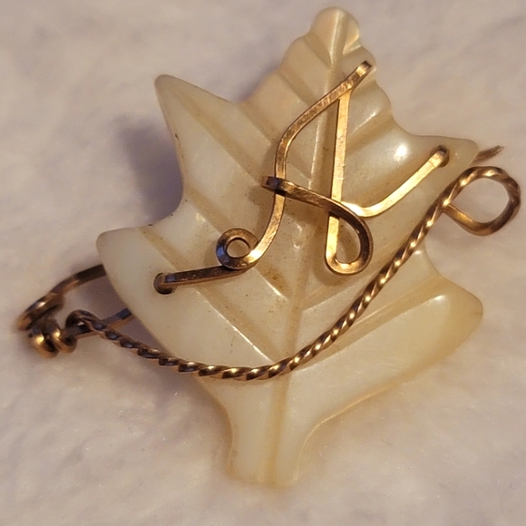 WWII Mother's SWEETHEART PIN Decoratively Wrapped in Gold Wire Initial "A" - Picture 1 of 7